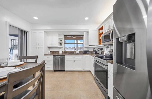 Pembroke Pines Villa | Lakefront Estate Pool Home/Game Room 5BR/3 Suites