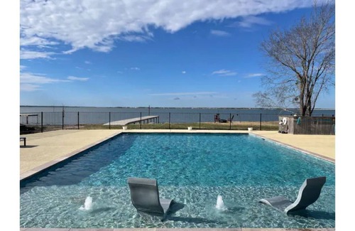 Kerens RV Rental | Lakefront Fires & Fishing, Splashes & Sunsets