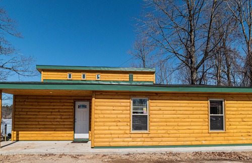 Irons House | Lakefront fully renovated log cabin perfect location