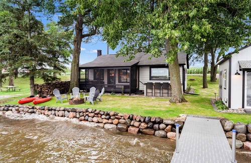 New Richmond Cabin | Lakefront Fun! Kayaks, Fire Pit & Bunkhouse!