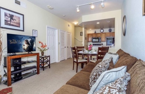 Venetian Bay Villages Villa | Lakefront Gated Kissimmee Resort Home by DisneyWorld & All Attractions