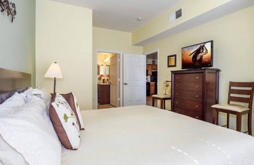Venetian Bay Villages Villa | Lakefront Gated Kissimmee Resort Home by DisneyWorld & All Attractions