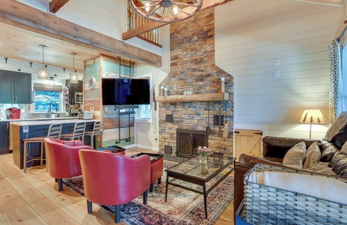 Greentown Cottage | Lakefront Gem w/Hot Tub & Boat Dock in Greentown