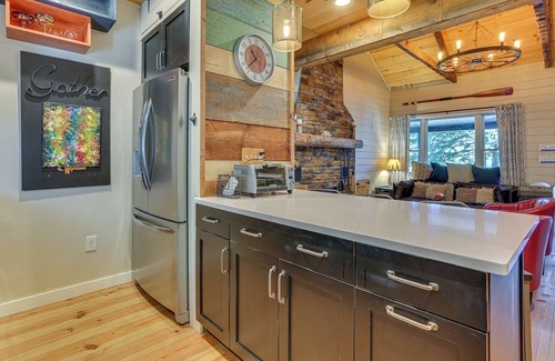 Greentown Cottage | Lakefront Gem w/Hot Tub & Boat Dock in Greentown
