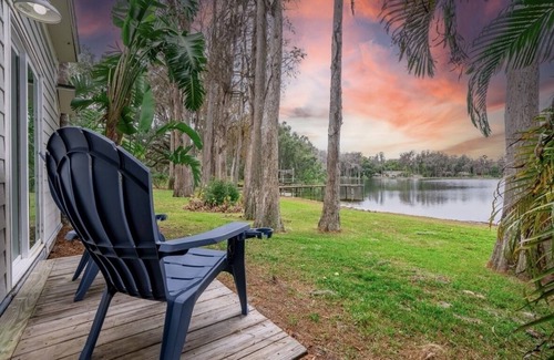 Lutz House | Lakefront Getaway - Hidden Gem - Tropical Oasis
