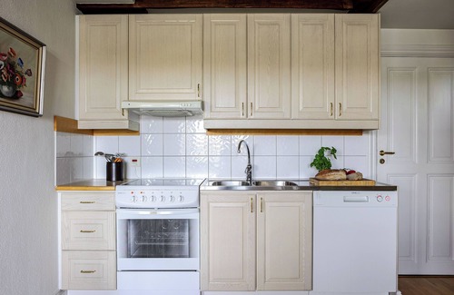 Albano House | Lakefront Getaway in Hagaparken Central Stockholm