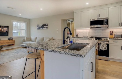 Covington House | Lakefront Getaway on Jackson Lake | 3BR·2BA·Hottub