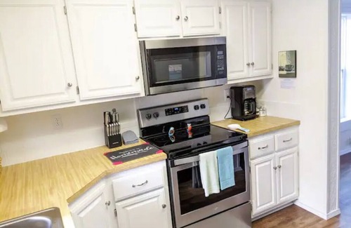 Bella Vista House | Lakefront Getaway |Private Dock + Free Kayaks