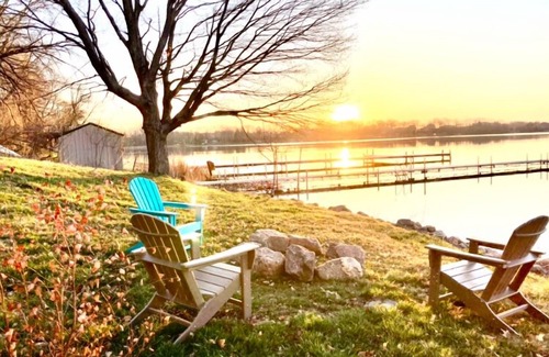 Maple Lake Cabin | Lakefront Getaway: Swim, Boat & Relax!