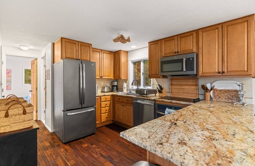 Pocono Lake House | Lakefront Getaway w/Sauna, Kayaks, Fire Pit & Beach Access!