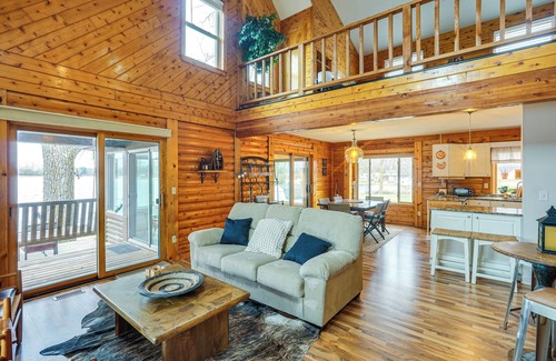 Athens House | Lakefront Getaway w/Dock in Akron