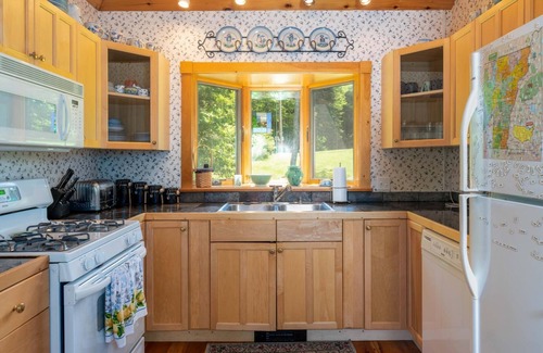 Hyde Park House | Lakefront Guest House at Ondine Estate