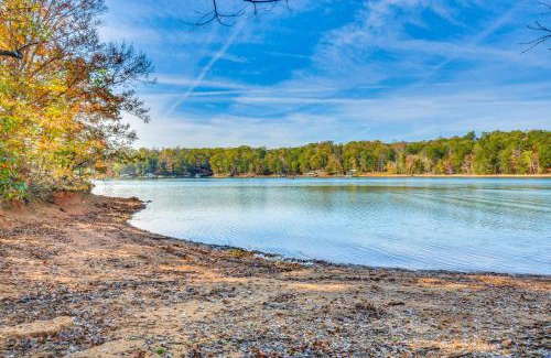 Reed Creek House | Lakefront Hartwell Retreat with Gas Grill and Deck!