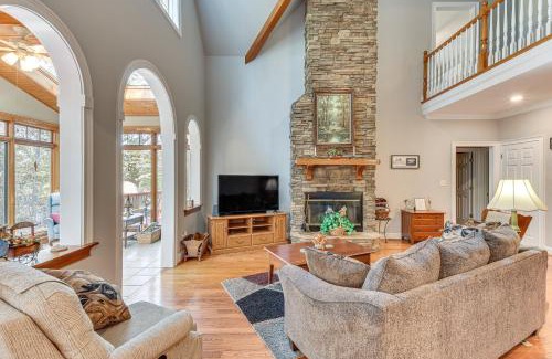 Reed Creek House | Lakefront Hartwell Retreat with Gas Grill and Deck!