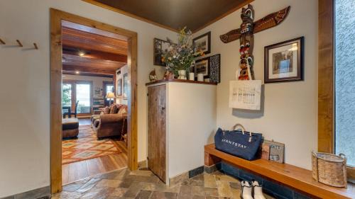 Homewood House | Lakefront Haven by AvantStay Minutes to Ski Resorts Private Dock