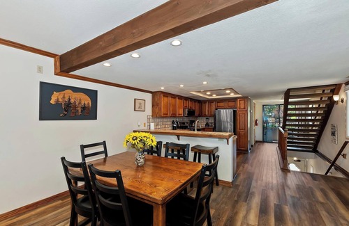 The Village Condo | Lakefront Haven:Lakefront Condo! Located in the Village! Community Spa & Pool! Private Dock!