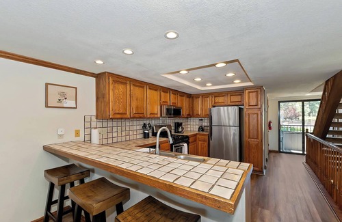 The Village Condo | Lakefront Haven:Lakefront Condo! Located in the Village! Community Spa & Pool! Private Dock!