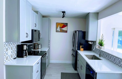 Palm Springs House | Lakefront, Heated Pool, Hot Tub, Family-Friendly & Near Beach