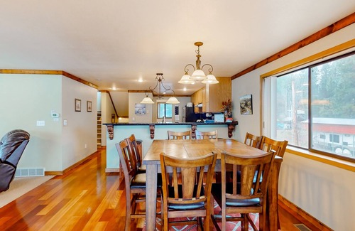 Bonner County Cabin | Lakefront hideaway with games, grill, smart TVs, mountain views, & AC