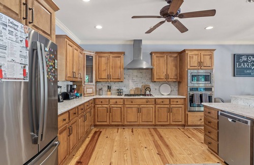 Lake Oconee House | LAKEFRONT HOME DIRECTLY ON LAKE OCONEE WITH BOAT RENTAL