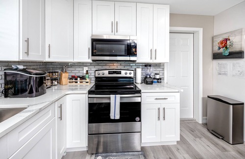 Lake Shore Estates House | Lakefront home near beaches with waterview, pets ok