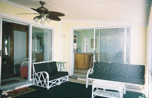 Pomona Park House | Lakefront home on 4 acres - Clear Sandbottom Lake