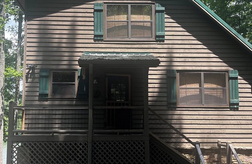 Blairsville Cabin | Lakefront home on Lake Nottley with dock
