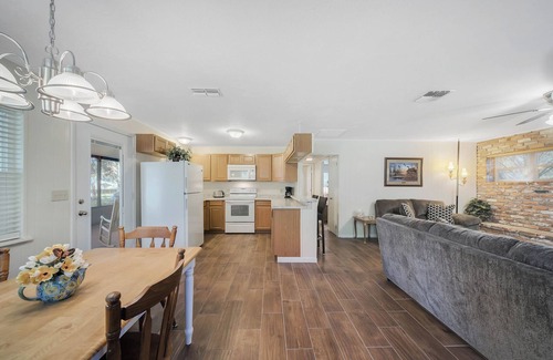 Fort McCoy Cabin | Lakefront home on Lake Kerr near Salt Springs with large porch and great yard