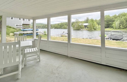 Hinesburg House | Lakefront Home on Lake Iroquois