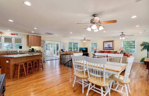 Anderson House | Lakefront Home on Lake Hartwell with Private Dock and Pontoon Rental Available