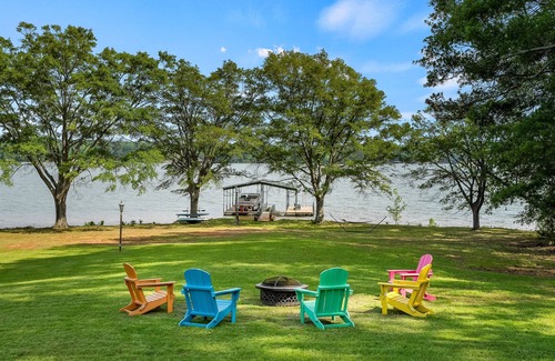 Anderson House | Lakefront Home on Lake Hartwell with Private Dock and Pontoon Rental Available