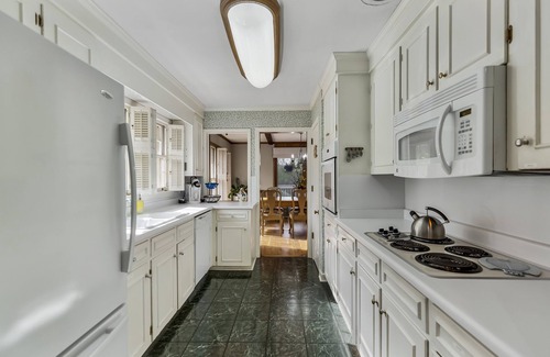 Anderson House | Lakefront Home on Lake Hartwell, private covered dock, ~16 miles from Clemson