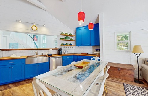 Kingsland House | Lakefront home on water with great views, boat dock, al fresco dining, and WiFi