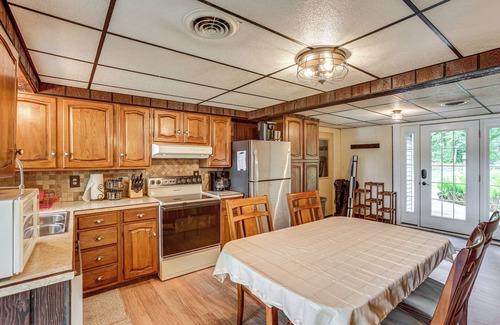 Brohman Cottage | Lakefront Home w/Deck: Central Michigan Escape!