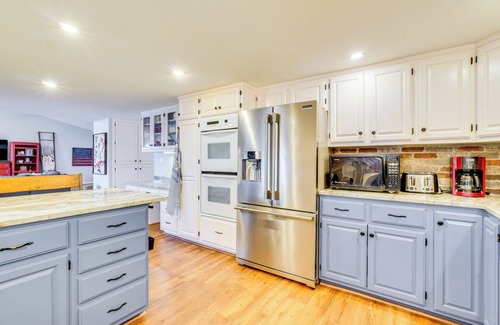 Grove House | Lakefront Home w/Private Dock in Grove