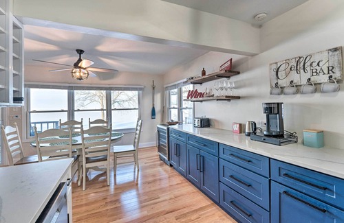 Lake Koshkonong House | Lakefront Home w/Gorgeous Sunsets, Kayaks, & Pier
