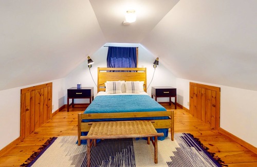 Searsmont Cottage | Lakefront home with private dock - lake views & full kitchen - dog-friendly