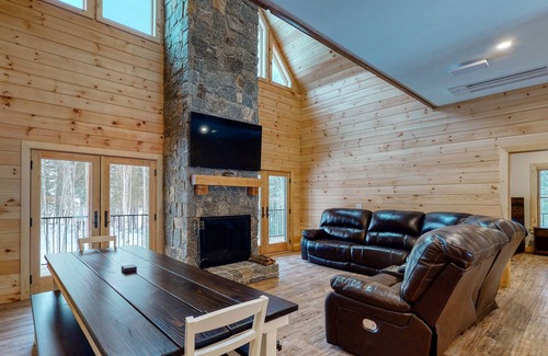 Beaver Cove House | Lakefront home with high-speed WiFi & wood-burning fireplace - dog-friendly