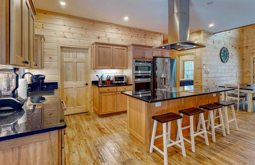 Beaver Cove House | Lakefront home with high-speed WiFi & wood-burning fireplace - dog-friendly