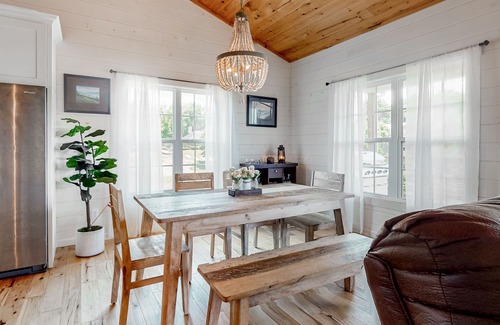 Sevierville House | Lakefront home with expansive deck, pool access, & free attraction tickets