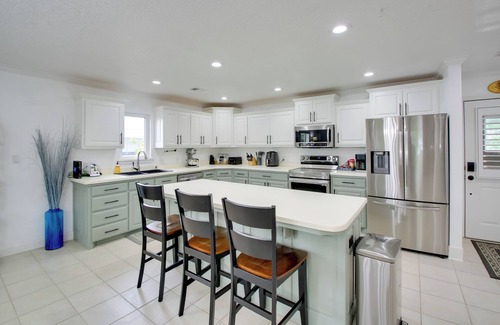Hot Springs Condo | Lakefront Hot Springs Condo w/Balcony & Fireplace
