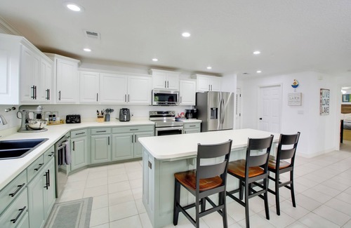Hot Springs Condo | Lakefront Hot Springs Condo w/Balcony & Fireplace