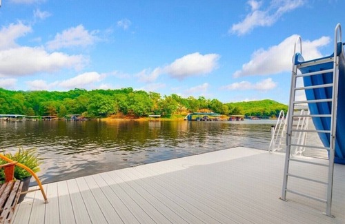 Sunrise Beach House | Lakefront House in Cove - minutes away from Bare Bottoms and Captain Ron's