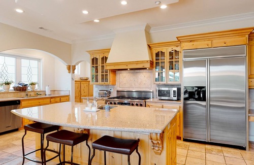 Lake Arrowhead House | Lakefront house & guesthouse with billiards room & chef's kitchen - dog-friendly