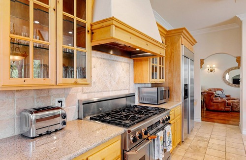 Lake Arrowhead House | Lakefront house & guesthouse with billiards room & chef's kitchen - dog-friendly