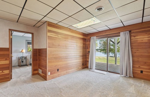 Onsted House | Lakefront Irish Hills Home ~ Sleeps 11 ~ Sandy Beach ~ Near MIS Speedway