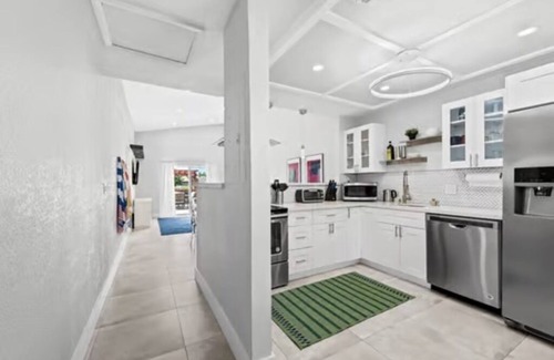 Fort Lauderdale House | Lakefront - Kayaks - Minimalist Interior