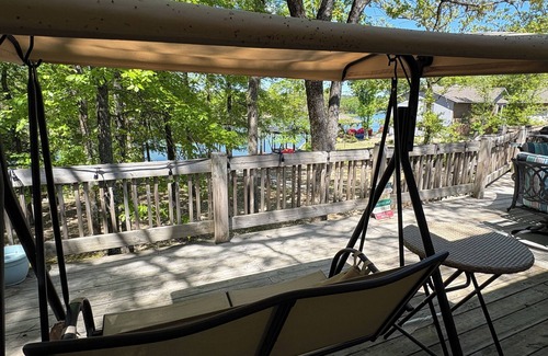 Hot Springs Village House | Lakefront living at its best - a guest favorite!