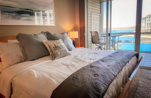 Osage Beach House | Lakefront Lands End Luxury 3bed2bathpools