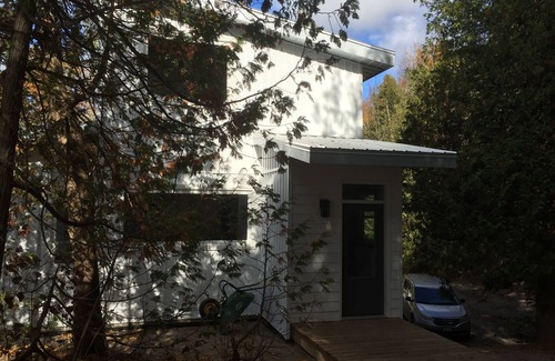 Kincardine House | Lakefront Leisurely Hideaway - Private and Peaceful - Newly Built